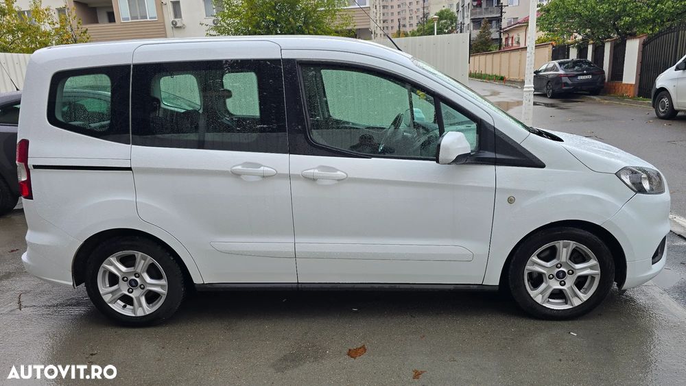 Ford Tourneo Courier 1.5 TDCi Ambiente - 2