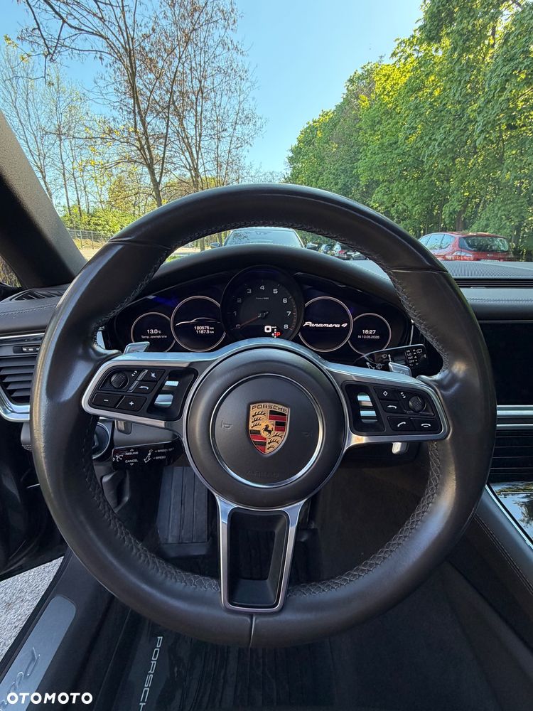 Porsche Panamera 4 - 8