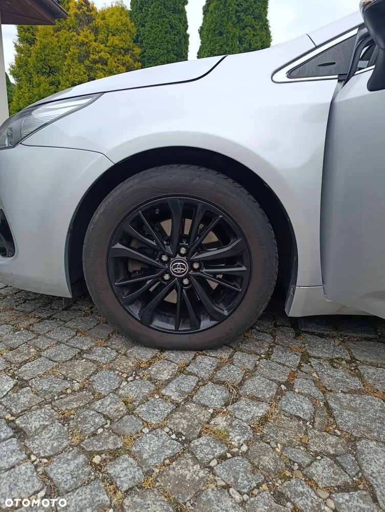 Toyota Avensis 2.0 D-4D Premium - 9