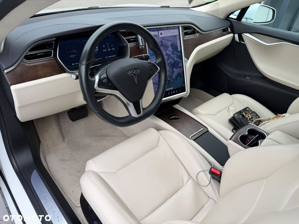 Tesla Model S - 21