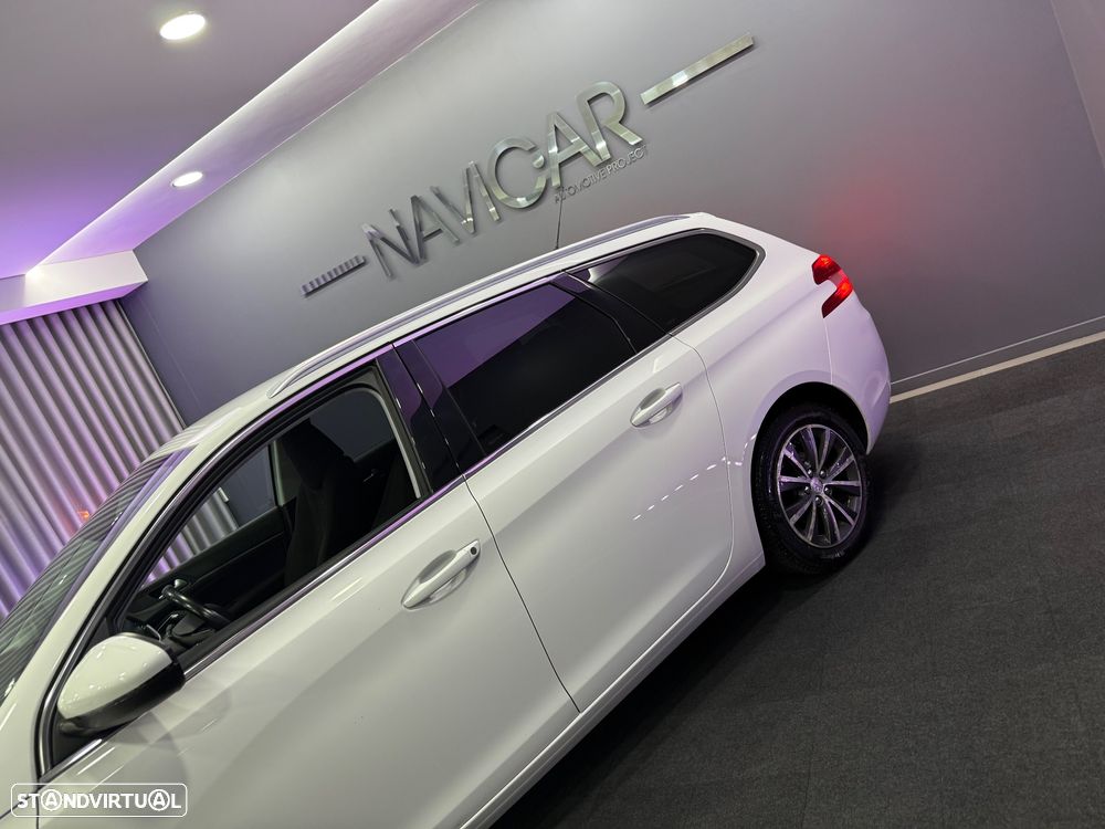 Peugeot 308 SW 1.2 PureTech Allure Full LED - 19