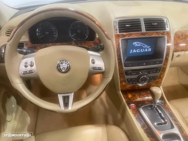 Jaguar XK 4.2 V8 Convertible - 16