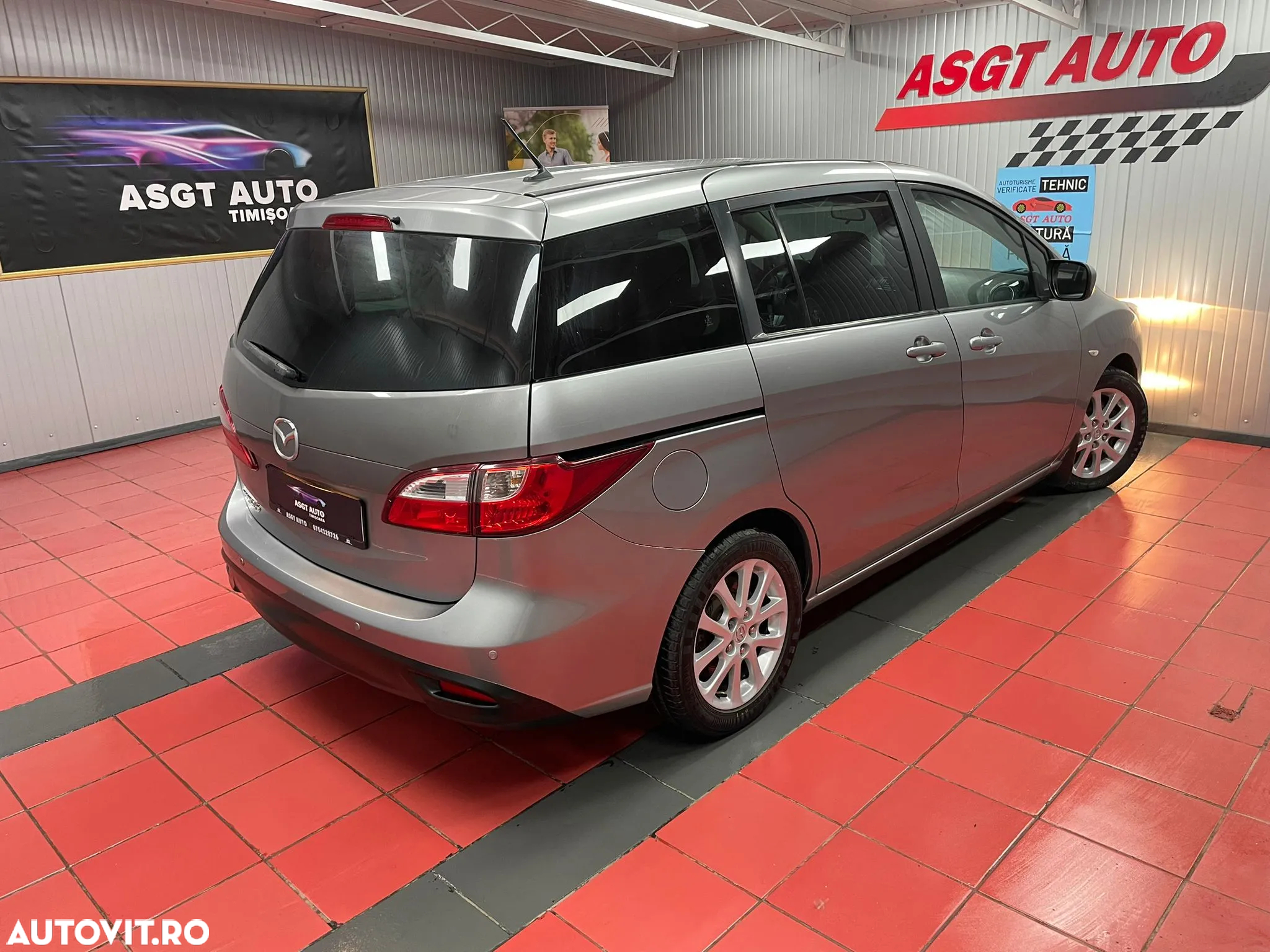 Mazda 5 - 8