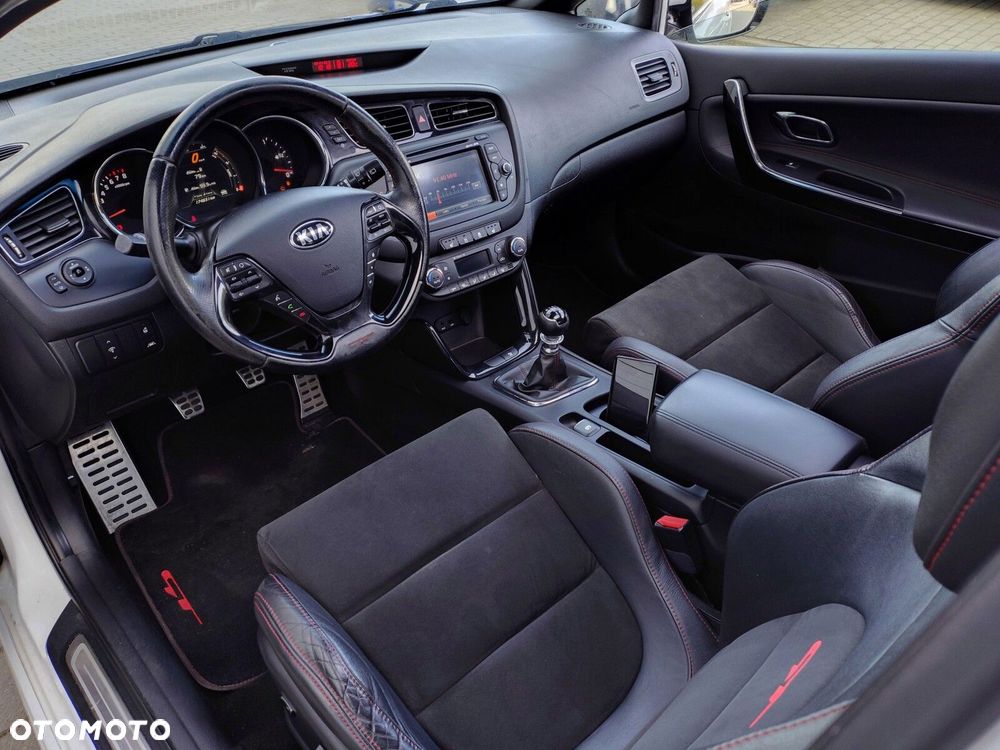 Kia ProCeed - 12