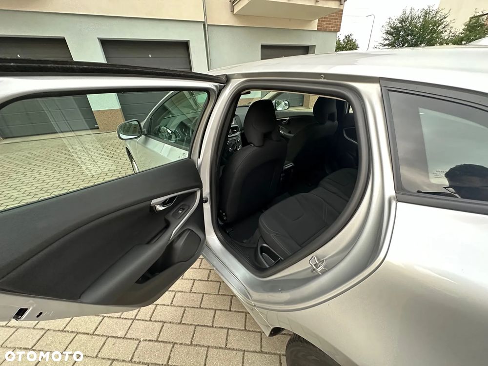 Volvo V40 D3 Drive-E R-Design Kinetic - 11