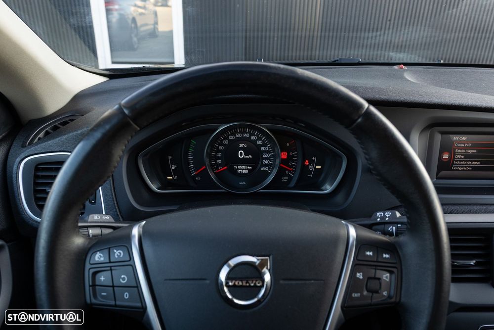 Volvo V40 2.0 D3 Momentum - 18
