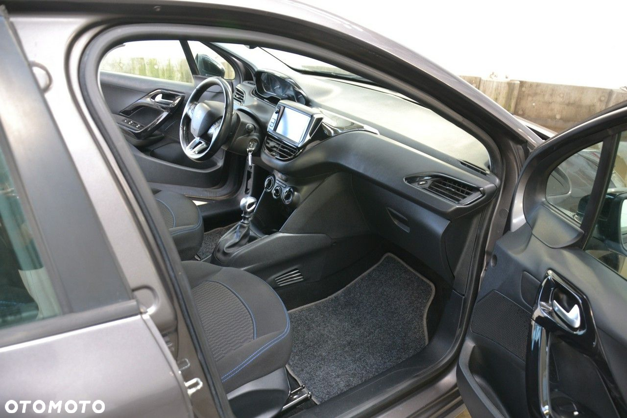 Peugeot 208 - 21