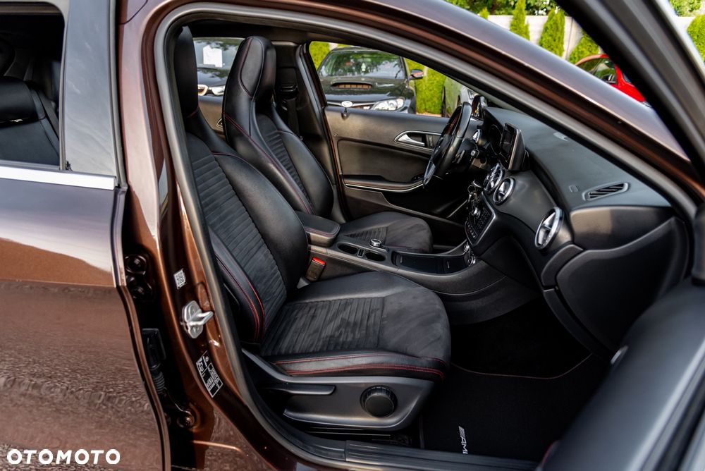Mercedes-Benz GLA 250 4Matic 7G-DCT AMG Line - 26