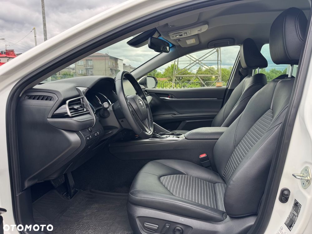 Toyota Camry - 22