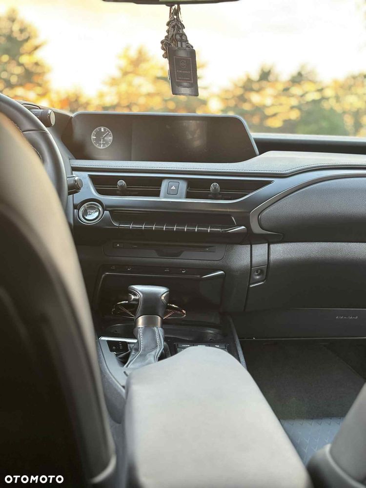 Lexus UX - 13