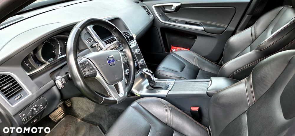 Volvo XC 60 D4 AWD Summum - 2