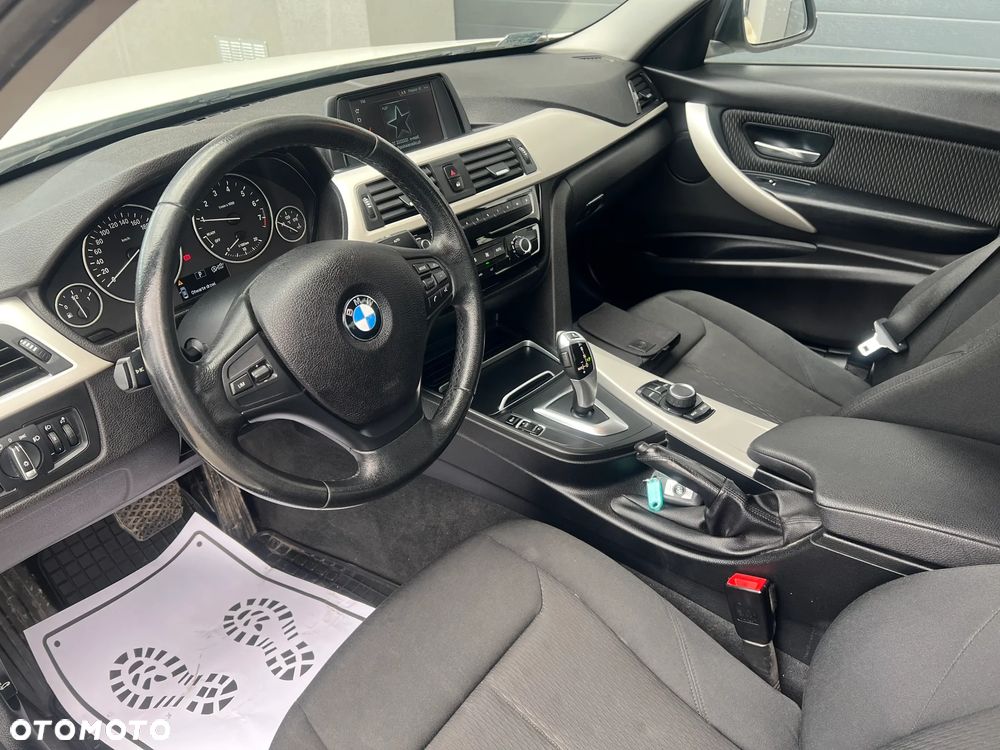BMW Seria 3 318i - 9