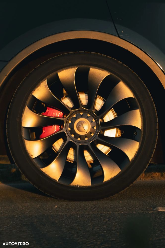 Tesla Model Y AWD Performance - 5