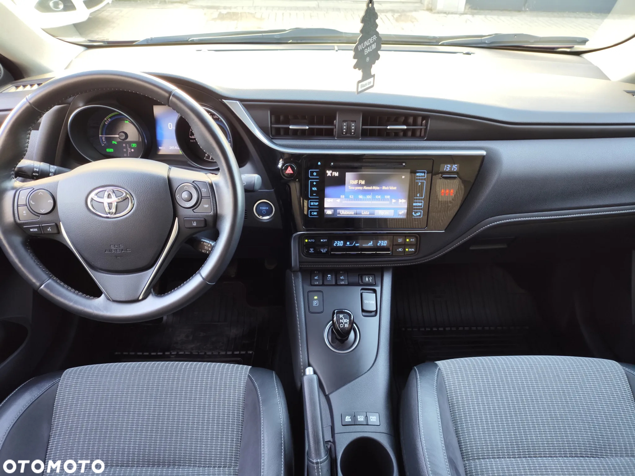 Toyota Auris Hybrid 135 Prestige - 11