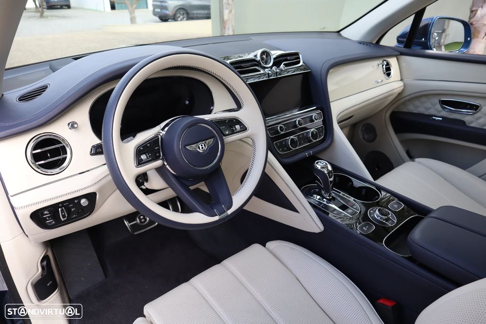 Bentley Bentayga V8 Azure - 24