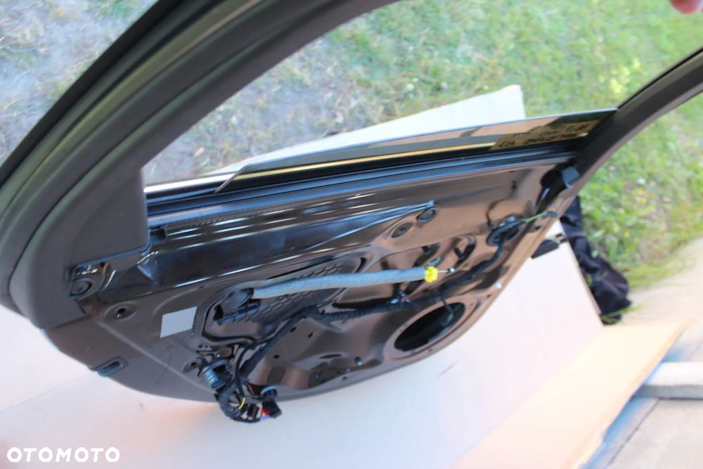 DRZWI TYLNE LEWE AUDI A6 C7 ALLROAD AVANT LY9T 2014 - 20