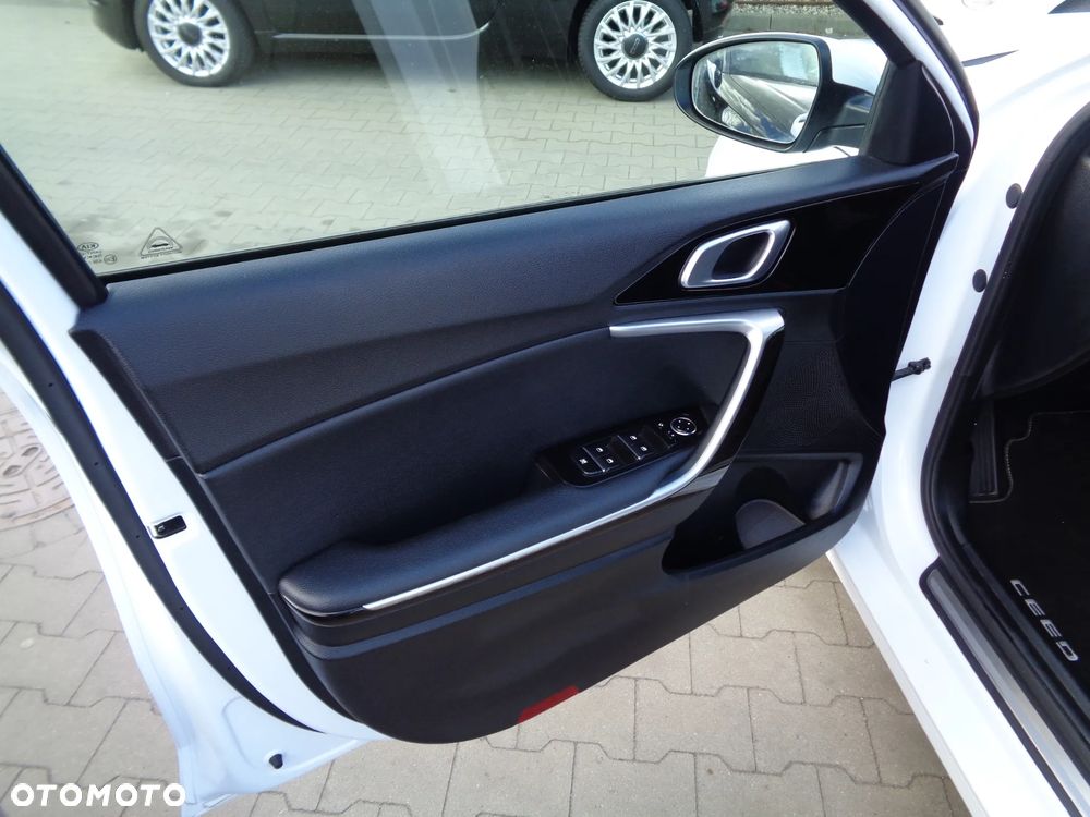 Kia Ceed 1.6 GDI DCT OPF Platinum Edition - 16