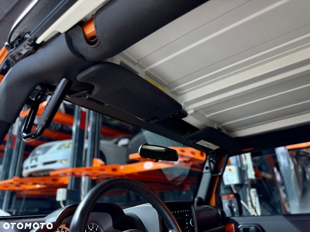 Jeep Wrangler 3.8 Sahara - 34