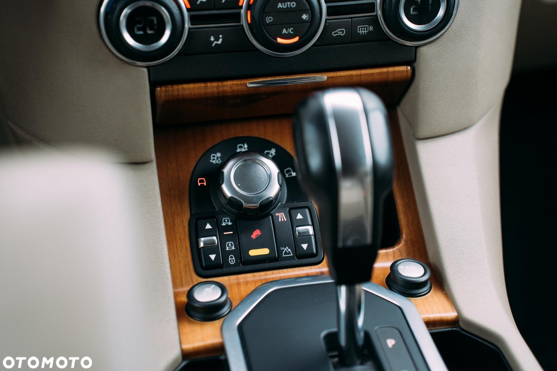 Land Rover Discovery - 16