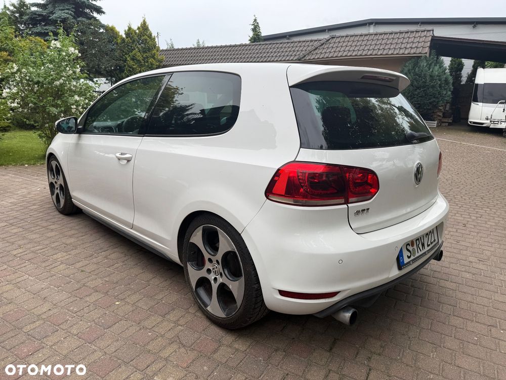 Volkswagen Golf 2.0 GTI adidas - 7
