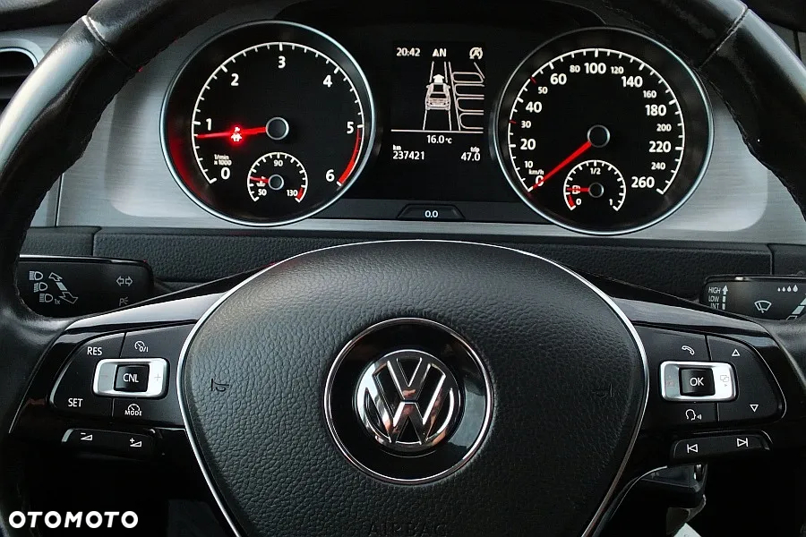 Volkswagen Golf - 16