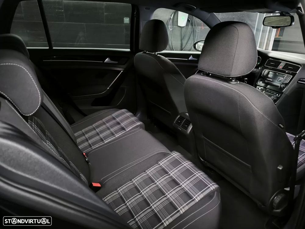 VW Golf 2.0 TDI GTD DSG - 22