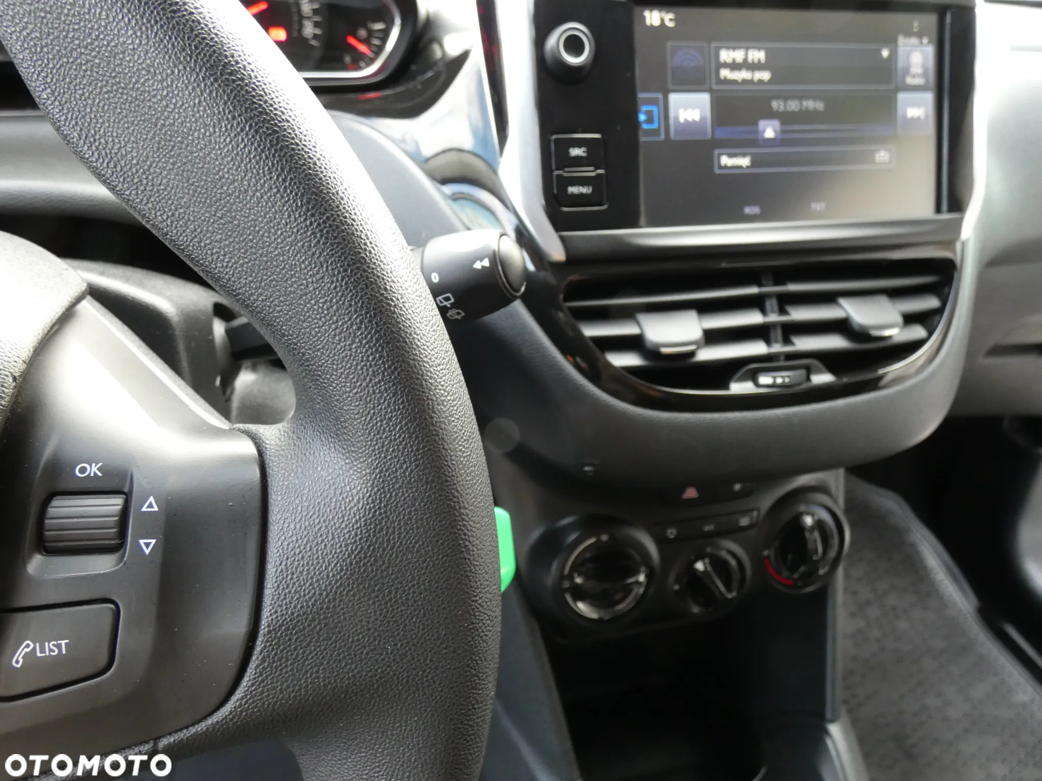 Peugeot 208 - 15