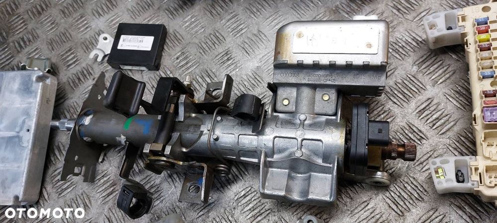 ZESTAW STARTOWY COROLLA VERSO II 89661-0F010 MB175800-6463 - 5