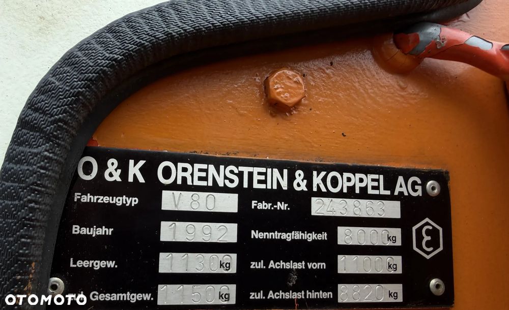 O&K V80 Wózek Widłowy Niemiecki Producent O&K. Silnik DEUTZ 90 km. Udźwig 8 ton. Gabarytowo mała maszyna z Wielkim udźwigiem. Podwójne Koła. Regulacja wideł i Karetki Hydrauliczna. Maszt TRIPLEX. niski przebieg 5790h. Maszyna Pochodzi z Norweskiej Komuny! Nie posiada luzów i wycieków Jazda Hydrostatic. Stan Perfekcyjny! DIESEL. Opony Nowe. Okazja - 11