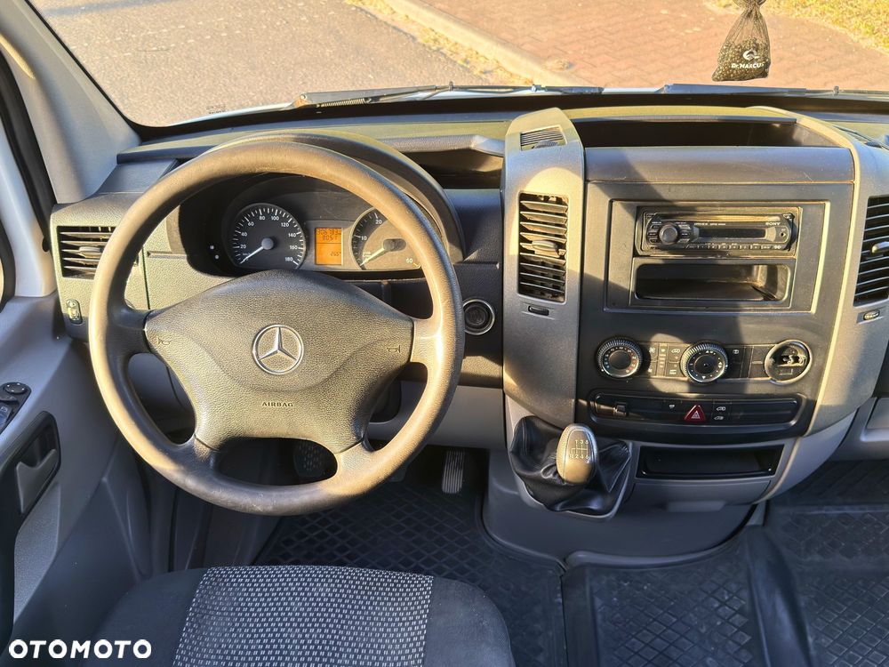Mercedes-Benz Sprinter - 11