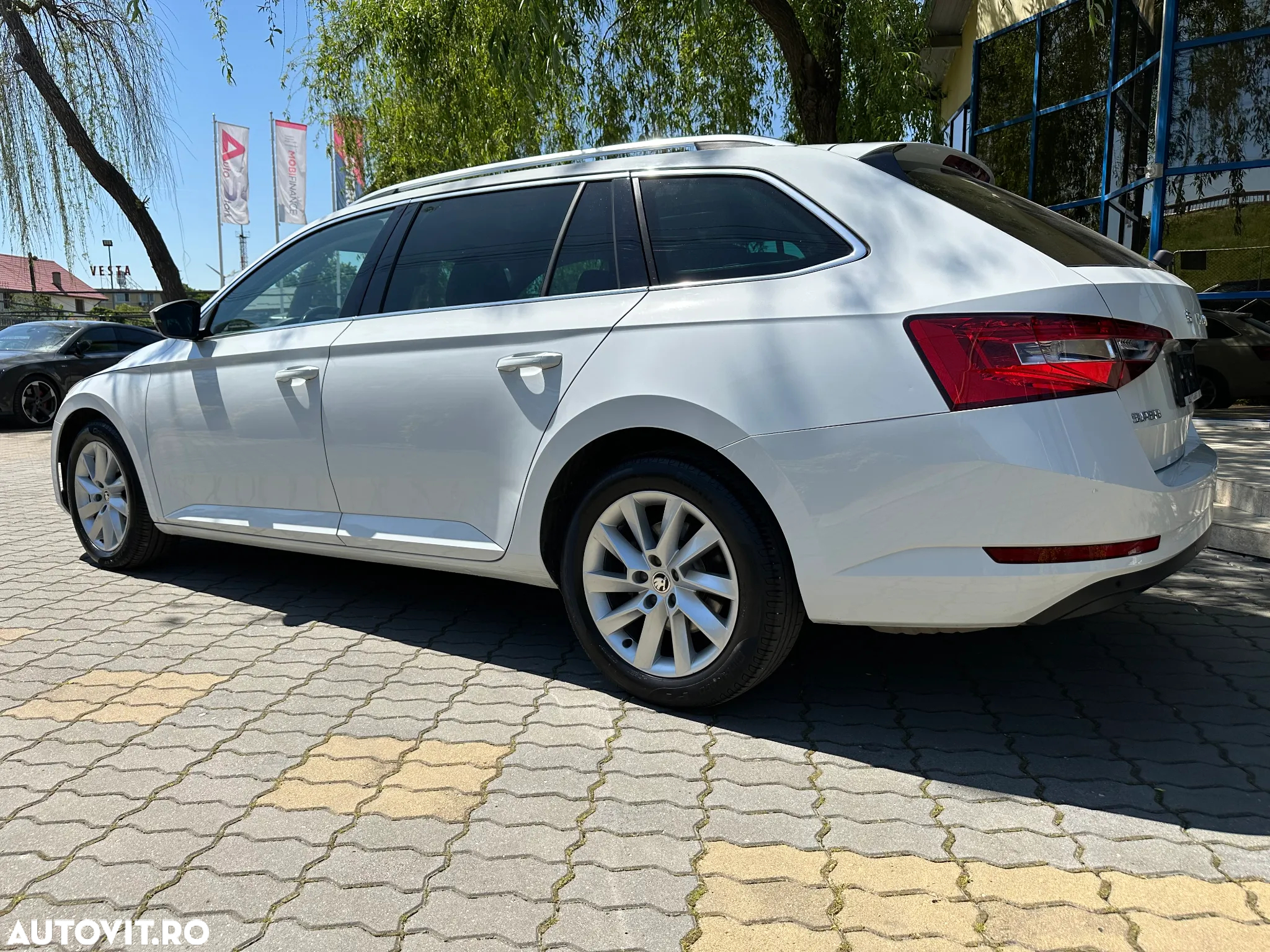 Skoda Superb Combi 2.0 TDI 4x4 DSG Premium Edition - 14