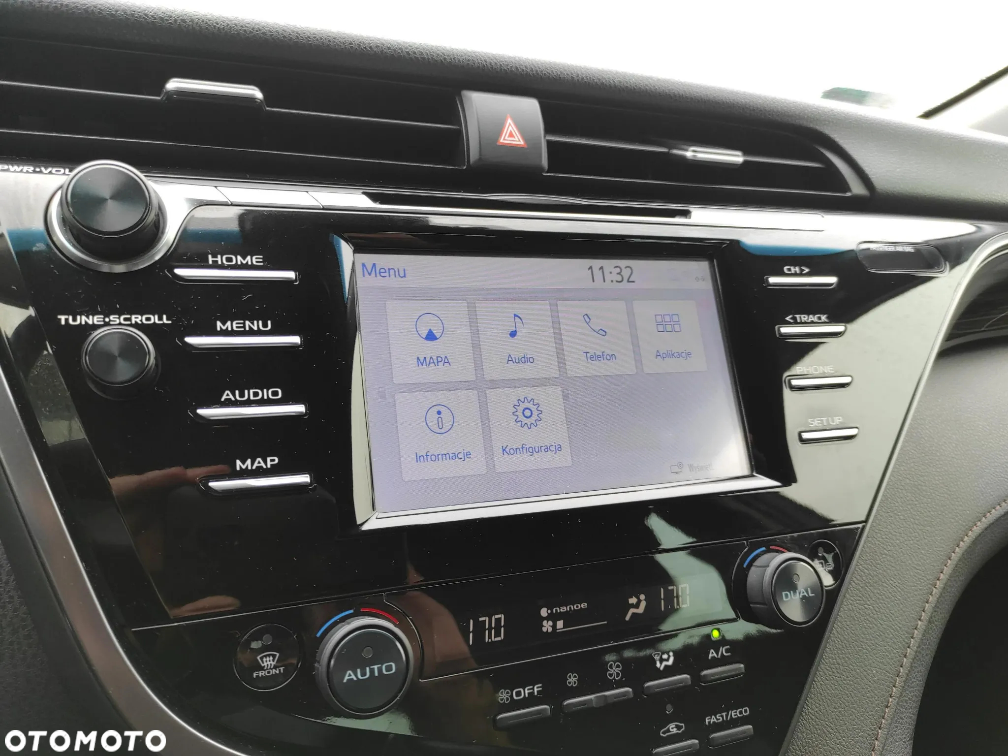 Toyota Camry 2.5 Hybrid Comfort CVT - 24