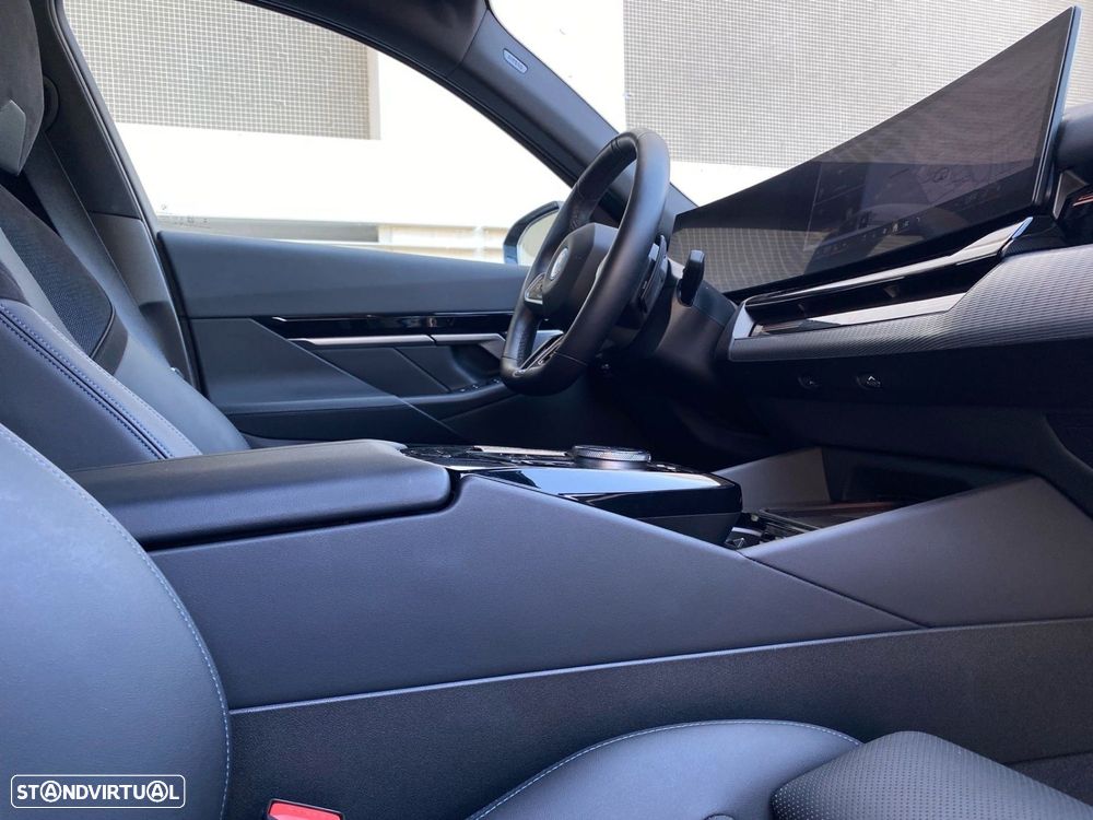 BMW 530 e Pack Desportivo M - 17