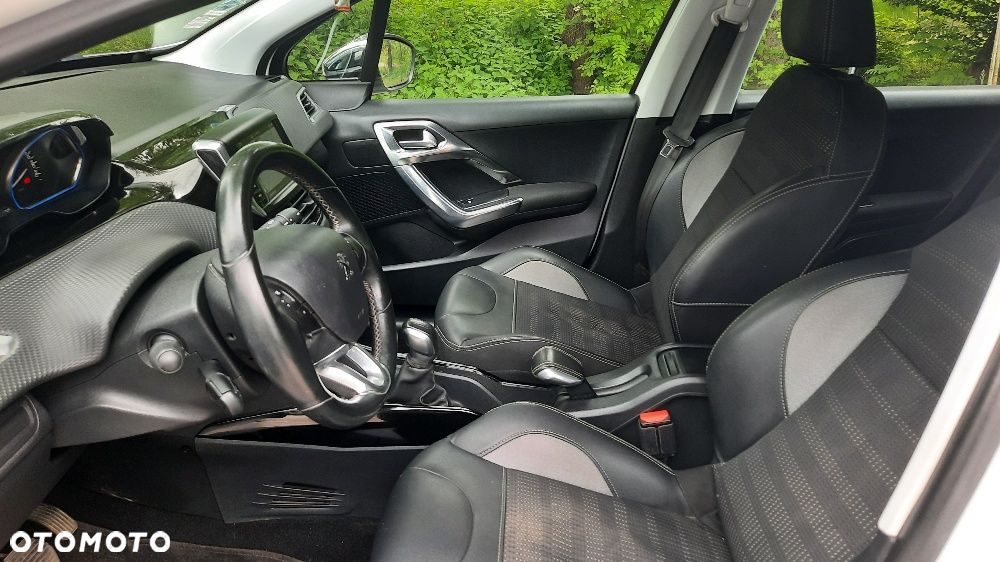 Peugeot 2008 1.2 Pure Tech Allure S&S - 10