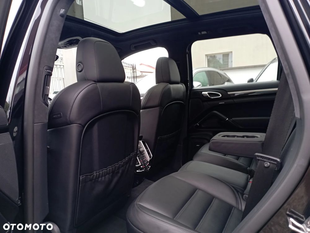 Porsche Cayenne Turbo - 12