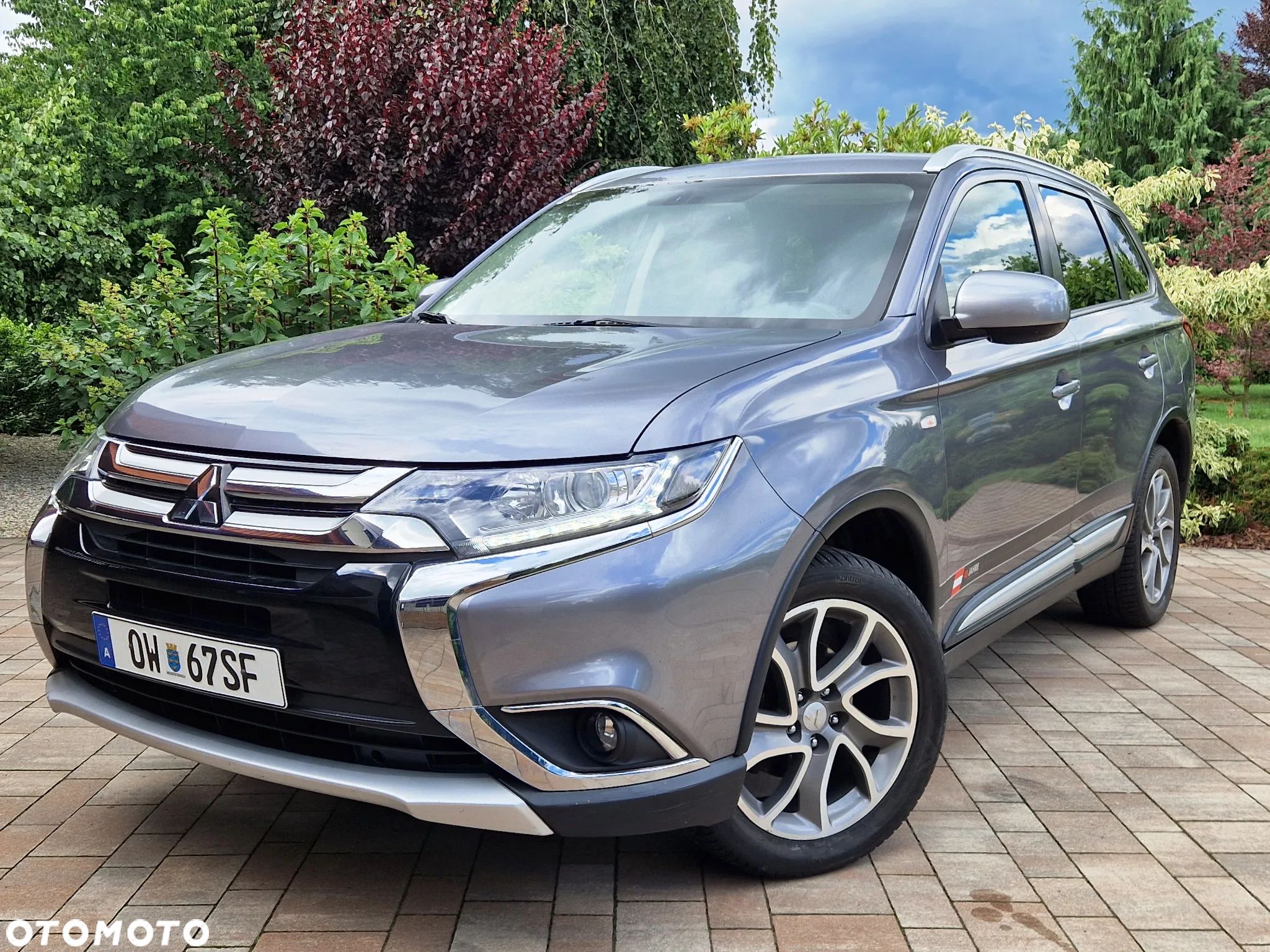 Mitsubishi Outlander - 1