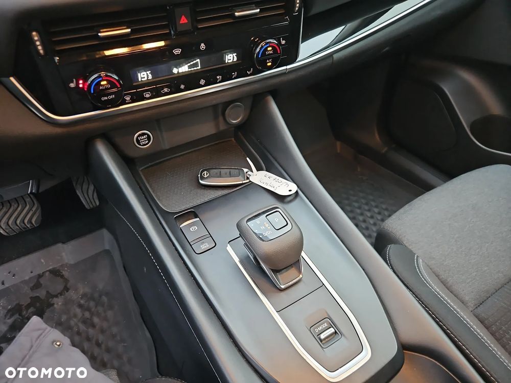 Nissan Qashqai 1.3 DIG-T mHEV N-Connecta Xtronic - 16