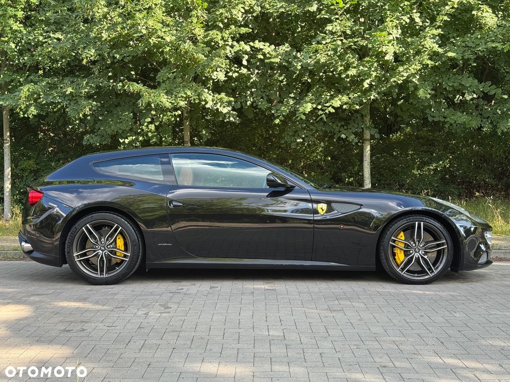 Ferrari FF - 4