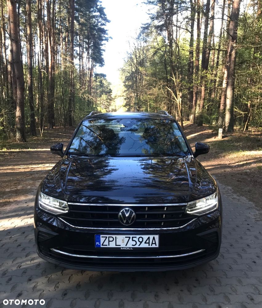 Volkswagen Tiguan - 1