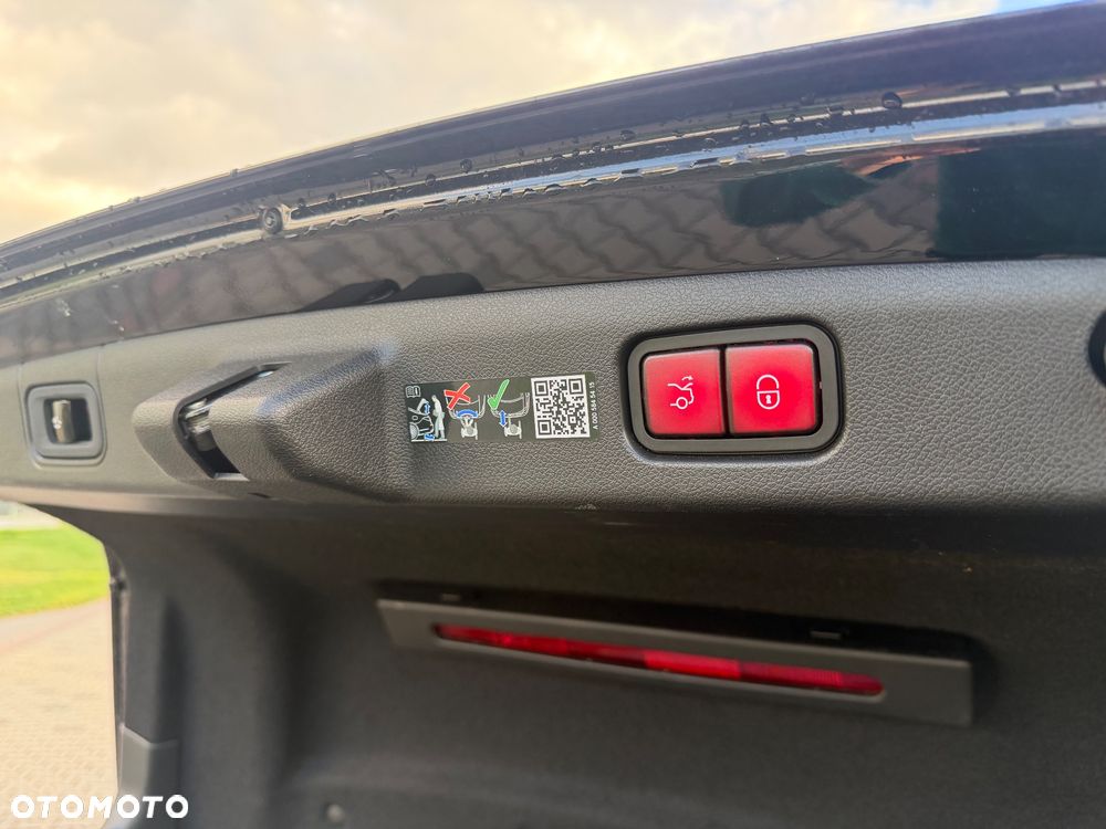 Mercedes-Benz Klasa E 400e 4Matic 9G-TRONIC - 19