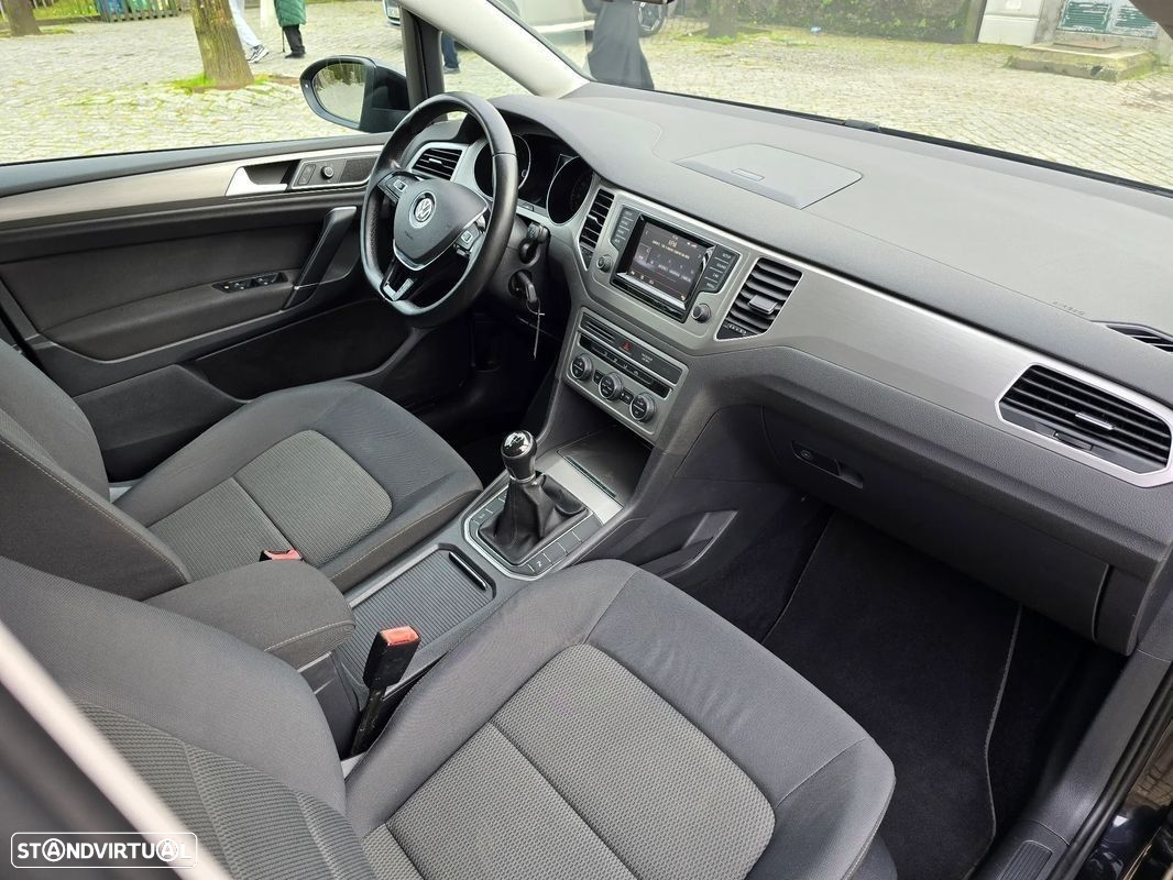 VW Golf Sportsvan 1.6 TDI Confortline BlueMotion - 17