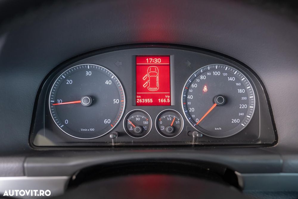 Volkswagen Touran - 15