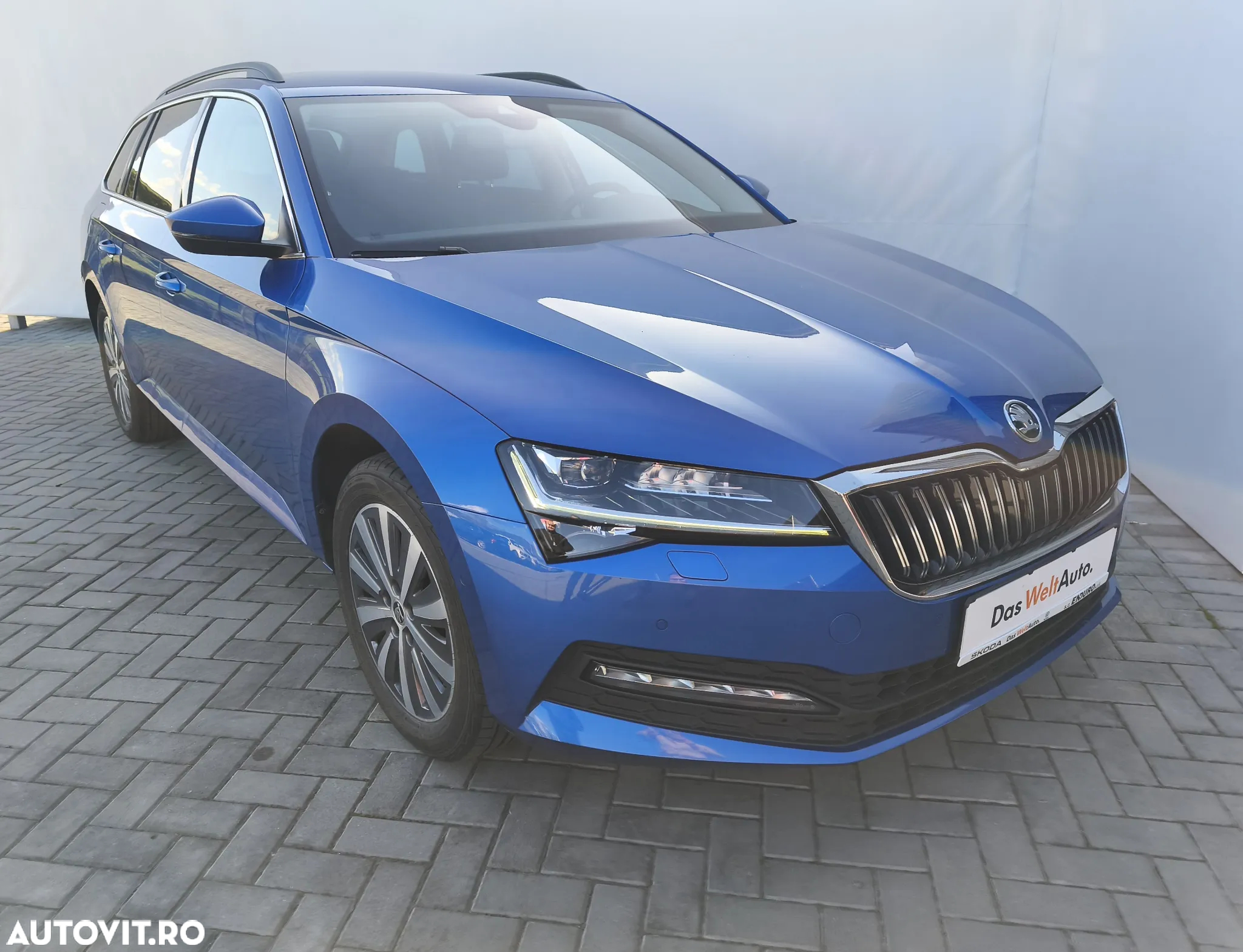 Skoda Superb Combi 2.0 TDI DSG Ambition - 8