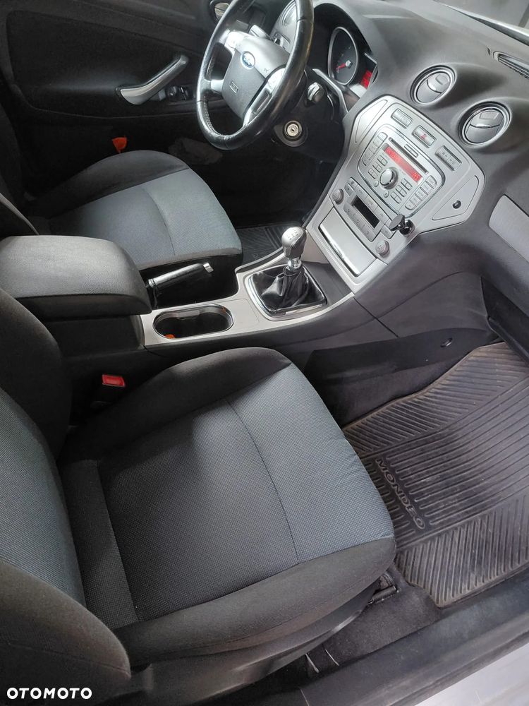 Ford Mondeo 2.0 TDCi Ambiente - 10