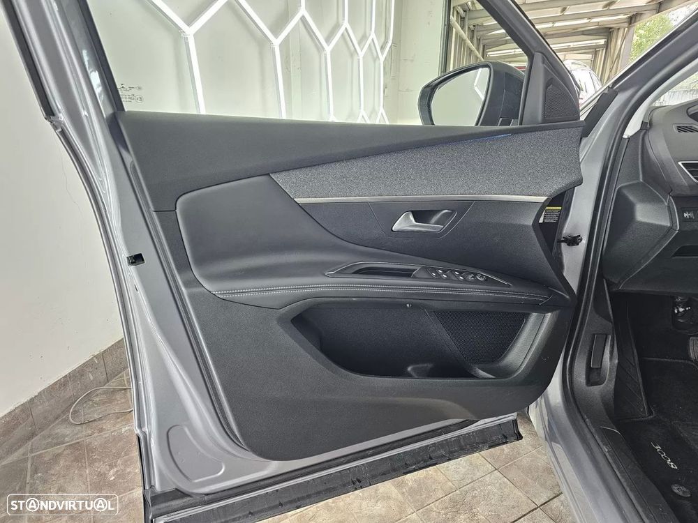 Peugeot 3008 1.6 Hybrid Allure e-EAT8 - 18