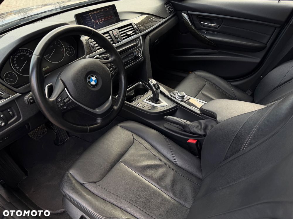 BMW Seria 3 328i Luxury Line - 12