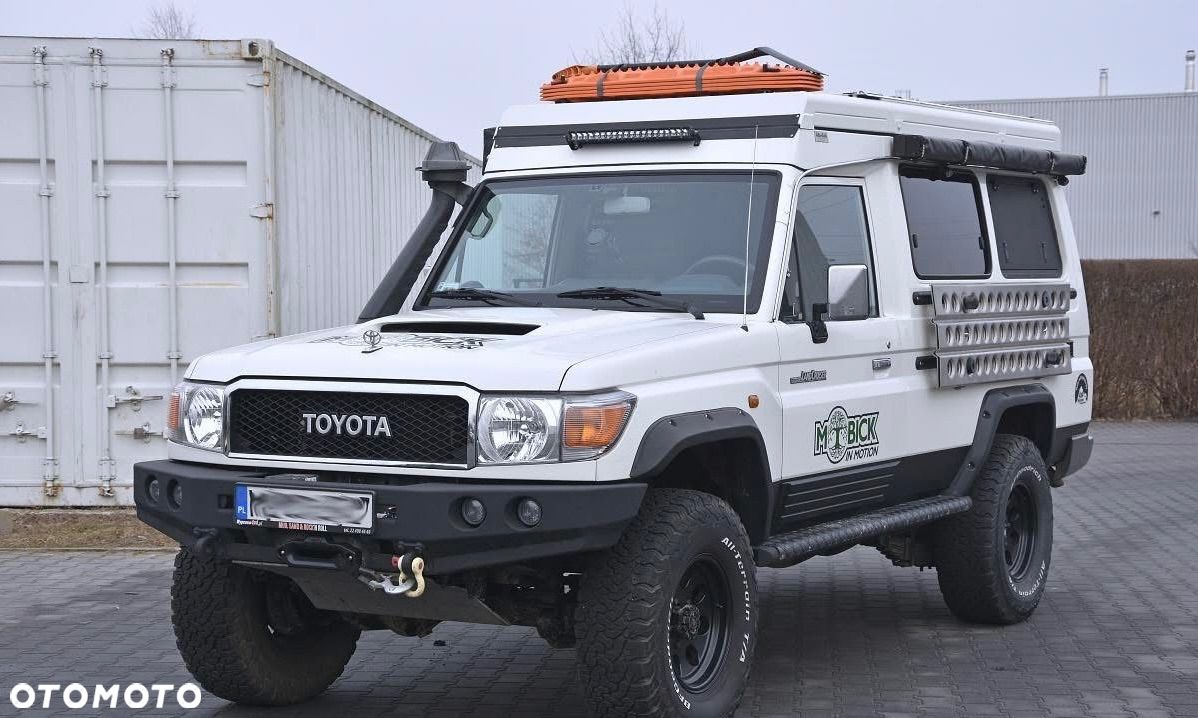 Toyota Land Cruiser - 1