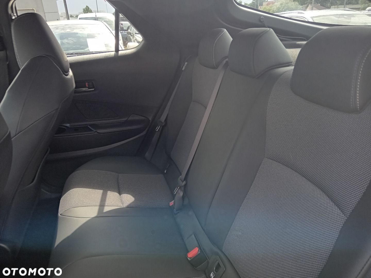 Toyota C-HR 2.0 Hybrid Executive - 32