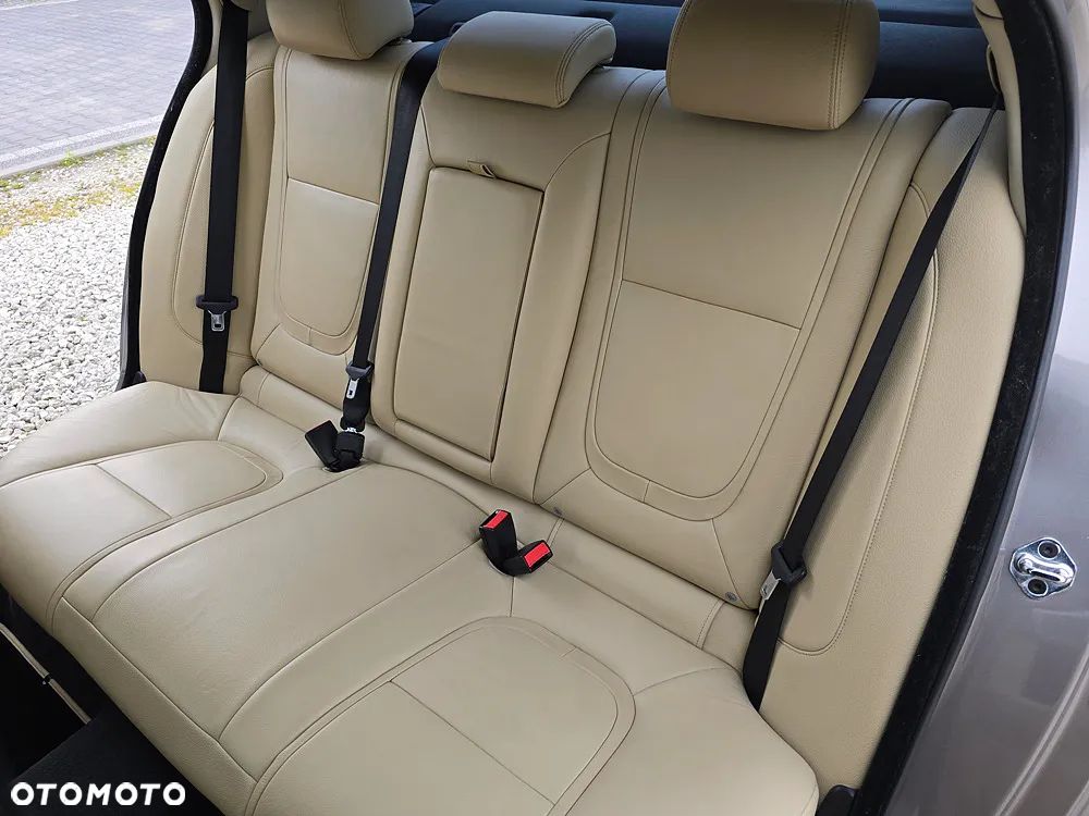 Jaguar XF 2.2 D Premium Luxury - 19