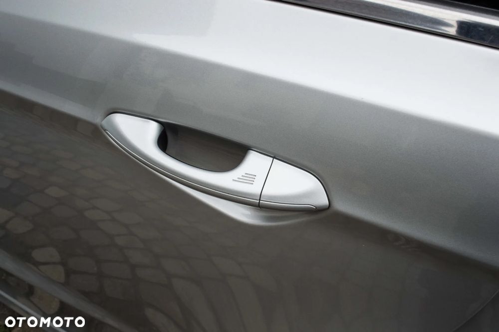 Ford S-Max 2.5 Duratec FHEV TITANIUM - 38